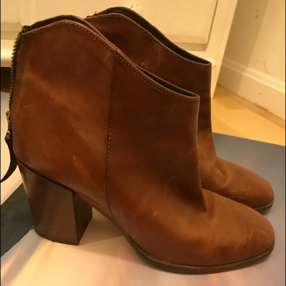 Clark - Lora Lana brown leather booties NWT